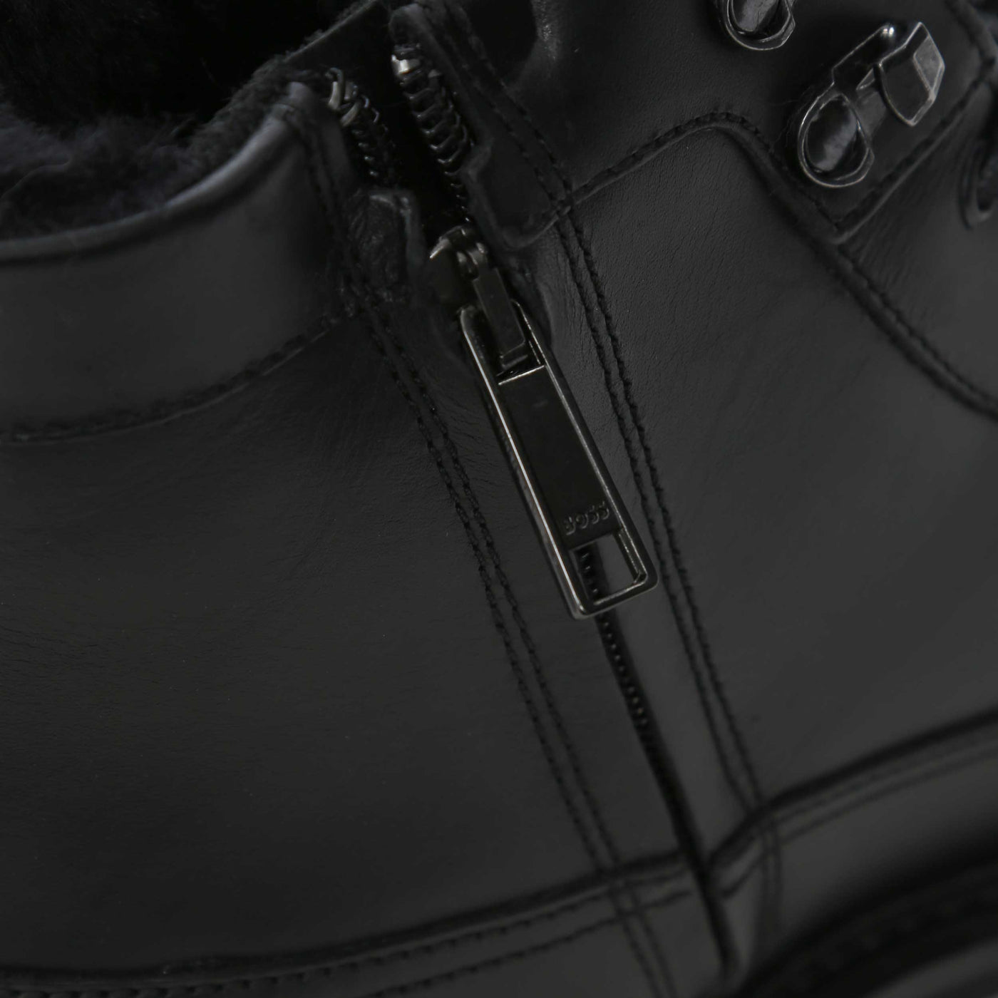 BOSS Julyo Halb bufr Boot in Black zip