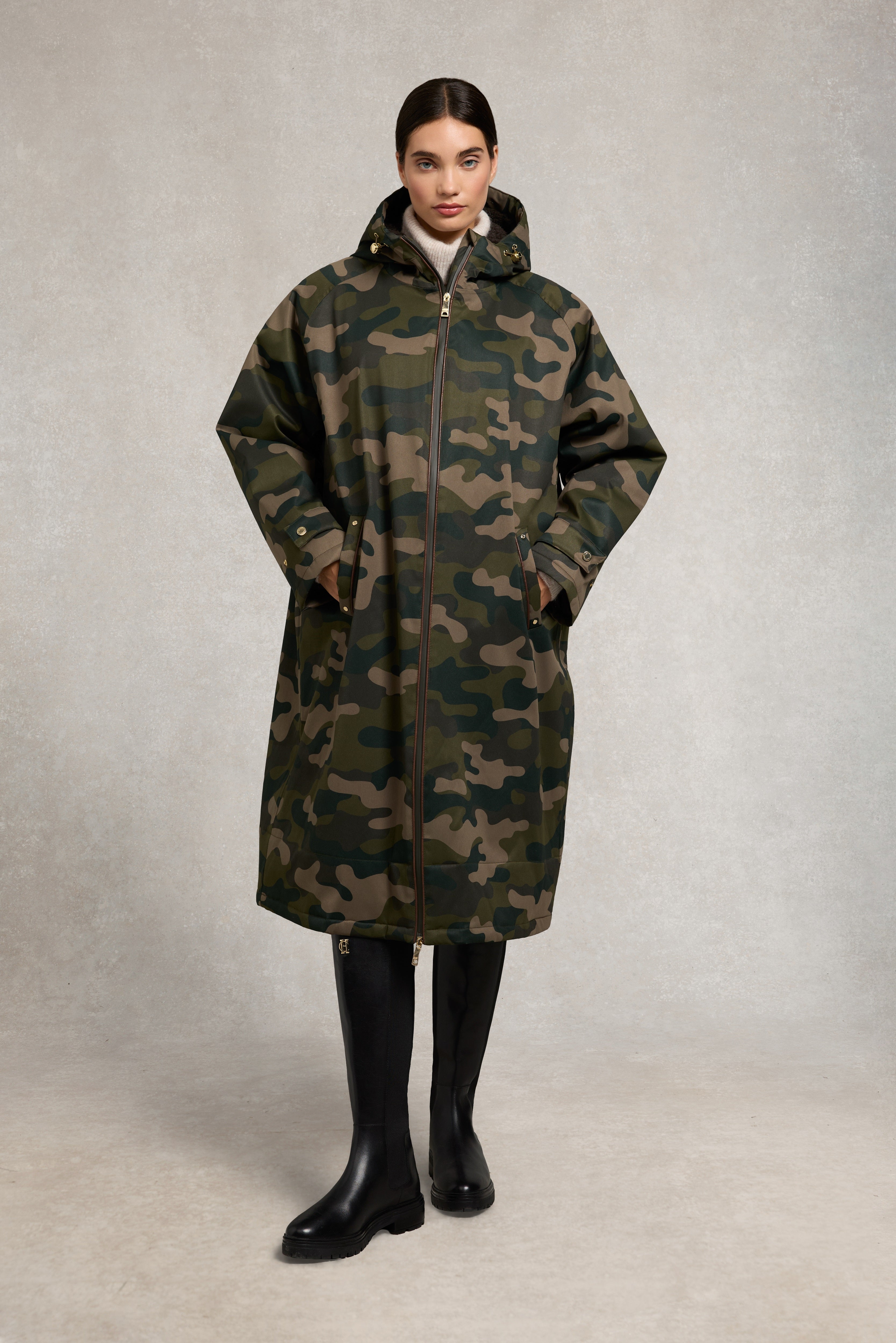 Holland Cooper One Size Waterproof Coat in Camo