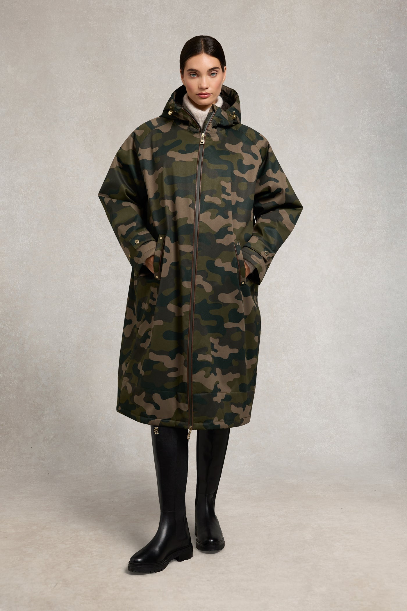 Holland Cooper One Size Waterproof Coat in Camo